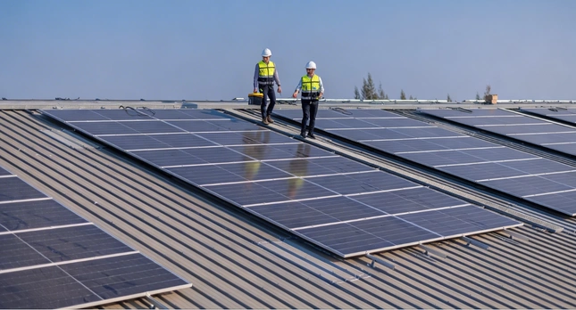 Commercial rooftop solar panel installation in Los Angeles by Solar Panel Pro LA providing reliable energy solutions